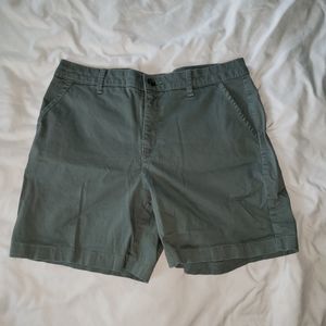 Vanderbilt Olive green shorts size 10